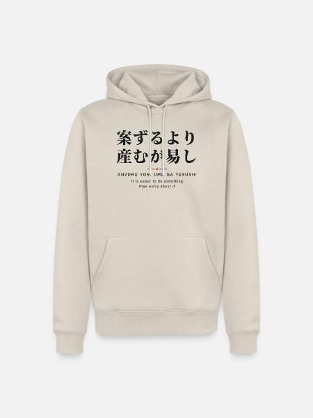 案ずるより産むが易し — Tun statt Angst - Männer Premium Bio Hoodie - Beige