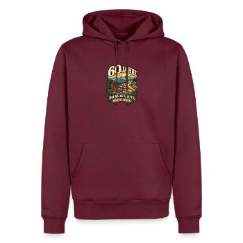 60 Jahre Gipfelsturm - Männer Premium Bio Hoodie - Burgunderrot - Vorne - Nico (187cm)