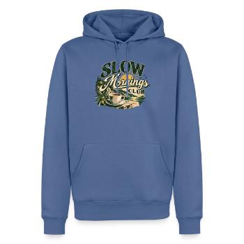 Slow Mornings Club – Vintage Coffee & Lifestyle - Männer Premium Bio Hoodie - Taubenblau - Vorne - Nico (187cm)