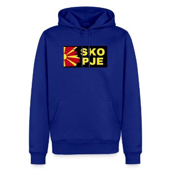 Skopje-Stadt mit Nordmazedonien-Flaggendesign - Männer Premium Bio Hoodie - Royalblau - Vorne - Nico (187cm)