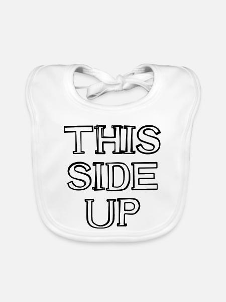 This Side Up Schriftzug handgezeichnet - Baby Bio-Lätzchen - Weiß - Vorne