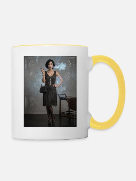 Flapper Noir: Schwarzes Perlenkleid - Tasse zweifarbig - Weiß/Gelb