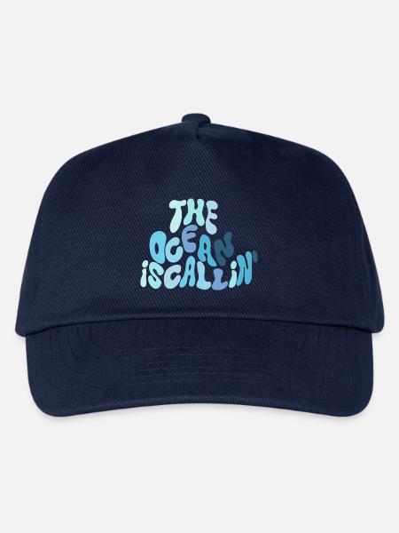 Der Ozean ruft – Wellen-Typografie in Blau - Kinder Basecap - Navy