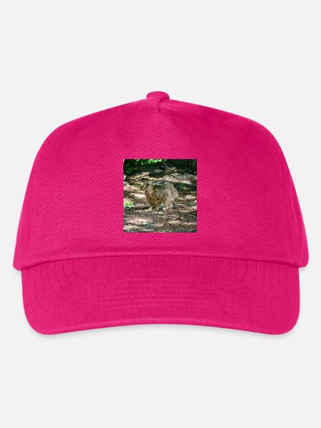 Brauner Hase sitzt im Park - Kinder Basecap - Fuchsia
