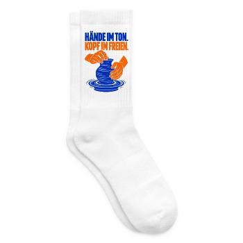 Hände im Ton. Kopf im Freien. – Töpfern - Tennissocken - Weiß - Rechts