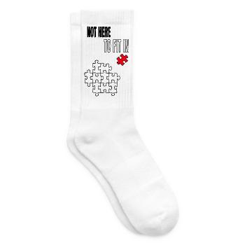 Not Here to Fit In – Rotes Puzzleteil Statement - Tennissocken - Weiß - Rechts