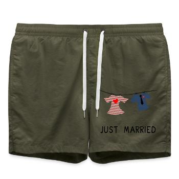 JUST MARRIED. MARRIED. ES LEBE DIE EHE - Badeshorts - Olive - Vorne - AI Model Male 185 light (185cm)