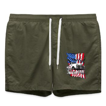 Amerikanischer Oldtimer Flagge Print - Badeshorts - Olive - Vorne - AI Model Male 185 light (185cm)