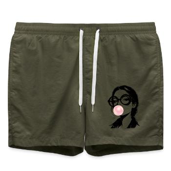 Portrait einer Frau Streetart mit rosa Kaugummi  - Badeshorts - Olive - Vorne - AI Model Male 185 light (185cm)
