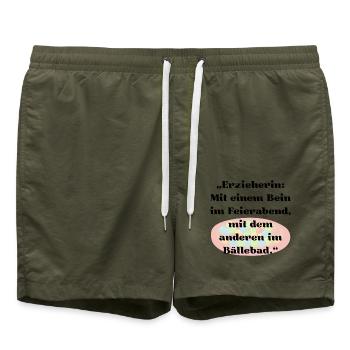 Kita Tasse für Erzieherin – Kindergarten Spruch  - Badeshorts - Olive - Vorne - AI Model Male 185 light (185cm)