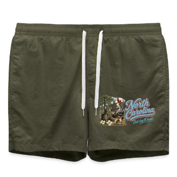 North Carolina Retro Vintage Tar Heel State Design - Badeshorts - Olive - Vorne - AI Model Male 185 light (185cm)