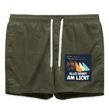 Alles hängt am Licht – Lichttechniker - Badeshorts - Olive - Vorne - AI Model Male 185 light (185cm)