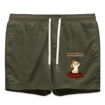 Nicht verwöhnt, sondern nur den lustigen Hund priorisiert - Badeshorts - Olive - Vorne - AI Model Male 185 light (185cm)