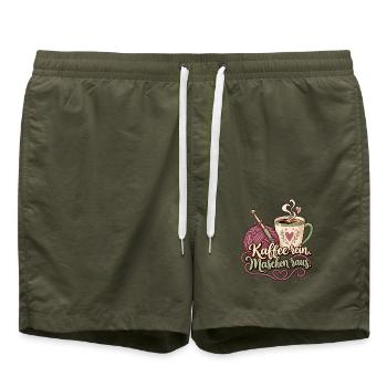 Häkeln Shirt Spruch Kaffee rein Maschen raus - Badeshorts - Olive - Vorne - AI Model Male 185 light (185cm)