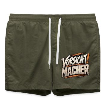 Vorsicht Macher – Handwerker Spruch - Badeshorts - Olive - Vorne - AI Model Male 185 light (185cm)