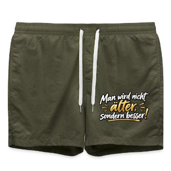 Älter, aber besser – Motivationsdesign - Badeshorts - Olive - Vorne - AI Model Male 185 light (185cm)