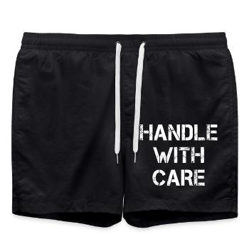 Weißes "Handle With Care" im Military Design - Badeshorts - Schwarz - Vorne - AI Model Male 185 light (185cm)