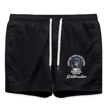Schwarzer Labrador Schutzengel Spruch - Badeshorts - Schwarz - Vorne - AI Model Male 185 light (185cm)