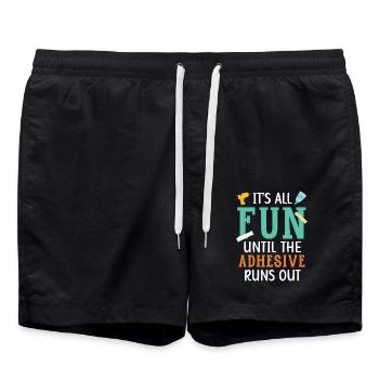 Alles ist lustig, bis der Kleber ausgeht Scrapbook - Badeshorts - Schwarz - Vorne - AI Model Male 185 light (185cm)