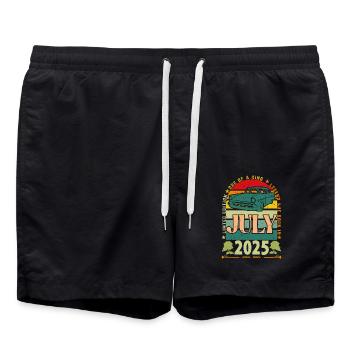 Geburtstagsgeschenk Juli 2025. - Badeshorts - Schwarz - Vorne - AI Model Male 185 light (185cm)
