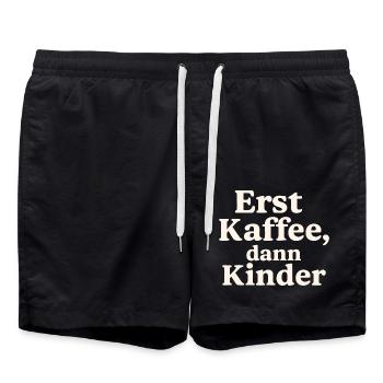 Erst Kaffee, Dann Kinder (hellbeige) - Badeshorts - Schwarz - Vorne - AI Model Male 185 light (185cm)