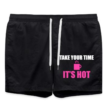 Lass dir Zeit, es ist Hot Mug Tee - Badeshorts - Schwarz - Vorne - AI Model Male 185 light (185cm)