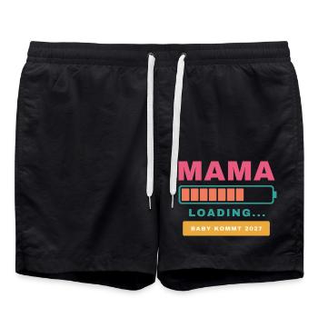 Mama Loading – Baby kommt 2027 - Badeshorts - Schwarz - Vorne - AI Model Male 185 light (185cm)
