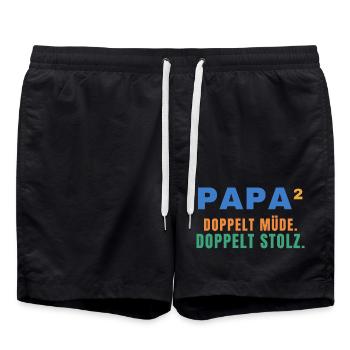 Papa² – Doppelt müde. Doppelt stolz. - Badeshorts - Schwarz - Vorne - AI Model Male 185 light (185cm)