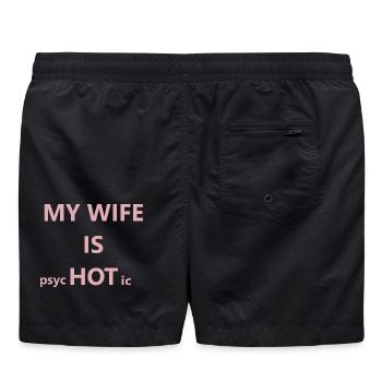 054 Meine Frau ist HOT Pink Typografie - Badeshorts - Schwarz - Hinten
