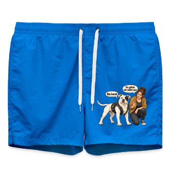 Biker-Bulldog_mit_skeptischer_Halterin - Badeshorts - Cobalt blue - Vorne - AI Model Male 185 light (185cm)