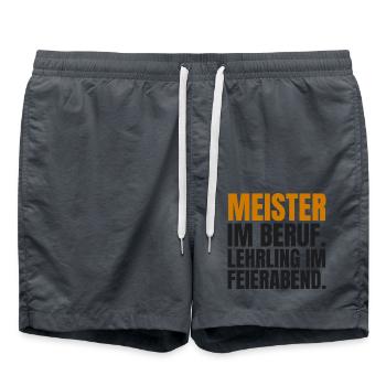 Meister im Beruf. Lehrling im Feierabend - Badeshorts - Anthrazit - Vorne - AI Model Male 185 light (185cm)