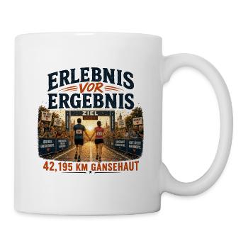 Erlebnis vor Ergebnis - 42,195 km Gänsehaut - Tasse - Weiß - Rechts
