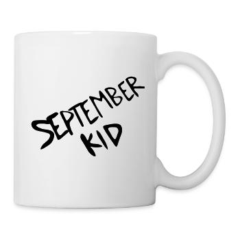 September Script Diagonal Wortmarke - Tasse - Weiß - Rechts