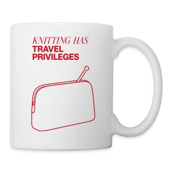 Stricken – Knitting Has Travel Privileges - Tasse - Weiß - Rechts