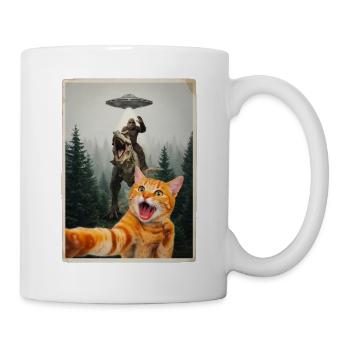 Rote Katze Selfie mit Waldmensch, Dino und UFO - Tasse - Weiß - Rechts