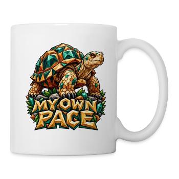 My Own Pace Schildkröte Low Poly Lustiger Spruch - Tasse - Weiß - Rechts
