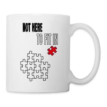 Not Here to Fit In –Puzzle Piece Mental Health art - Tasse - Weiß - Rechts