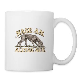 Schnuffelnder_Weimaraner_mit_Vintage-Schriftzug - Tasse - Weiß - Rechts