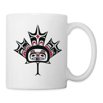 Ureinwohner: Rotes, schwarzes Haida-Biberblatt, Ahornblatt - Tasse - Weiß - Rechts