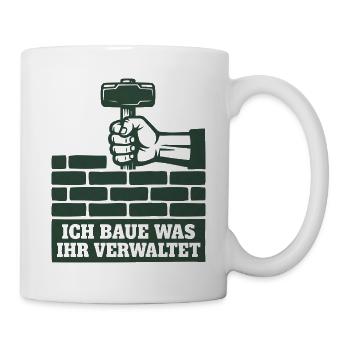 Handwerk Shirt Ich baue was ihr verwaltet - Tasse - Weiß - Rechts