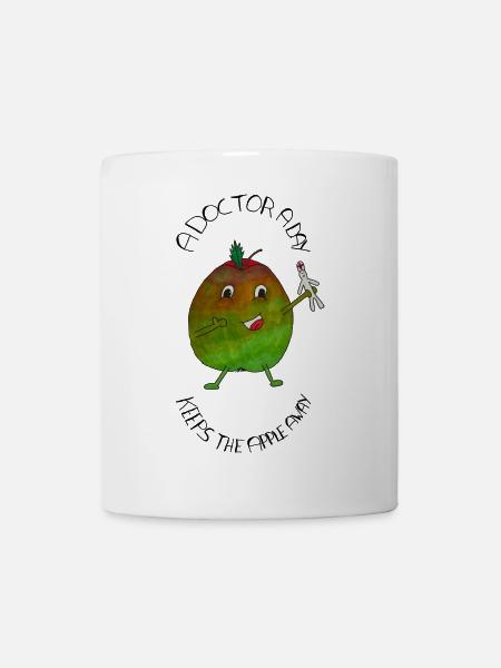 A Doctor a Day keeps the Apple away – Apfel-Witz - Tasse - Weiß