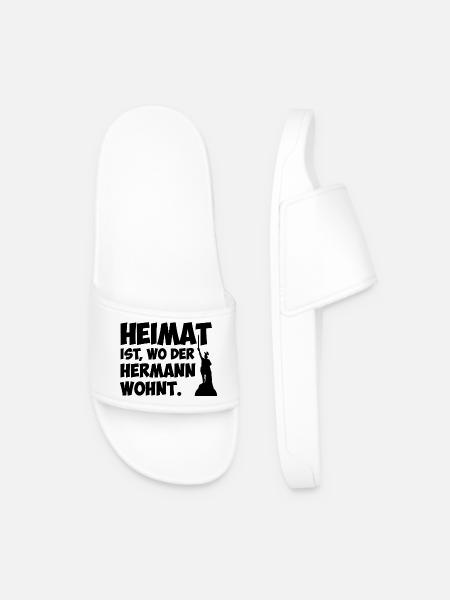 Heimat ist, wo der Hermann wohnt. - Männer Badelatschen - Weiß