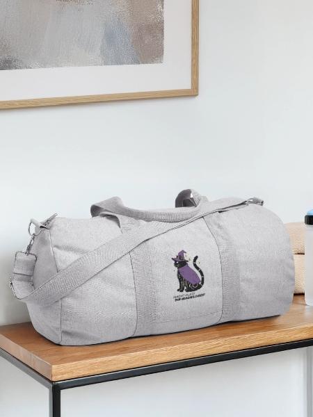 Macht Platz ihr Magielosen! – Schwarze Katze Hexe - Recycelte Canvas-Sporttasche von Stanley/Stella - Grau meliert - Vorne