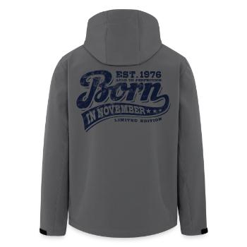 Born in November 1976 - Geburtstag - Geschenk - Recycelte Männer Softshell-Jacke von Stanley/Stella - Anthrazit - Hinten - AI Model Male 185 light (185cm)