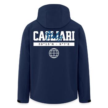 Cagliari Italien Koordinaten Reise Souvenir - Recycelte Männer Softshell-Jacke von Stanley/Stella - Navy - Hinten - AI Model Male 185 light (185cm)