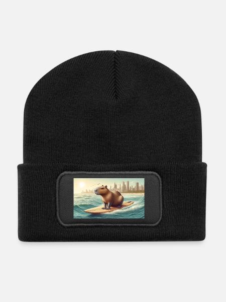 Surfendes Wasserschwein - Recycelte Patch Beanie - Schwarz