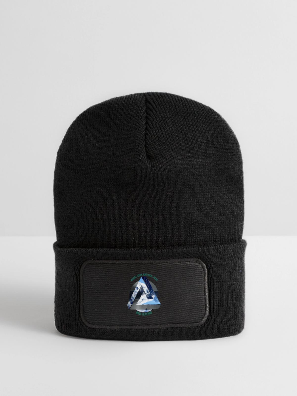 Eisiger Mount Cook Gipfelsturm - Recycelte Patch Beanie - Schwarz - Vorne