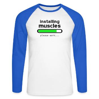 Aufbau von Muskeln - Unisex Baseballshirt langarm - Weiß/Royalblau - Vorne - Nik (191cm)