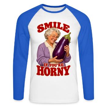 Oma Aubergine Zweideutiger Spruch und Partyhumor - Unisex Baseballshirt langarm - Weiß/Royalblau - Vorne - Nik (191cm)