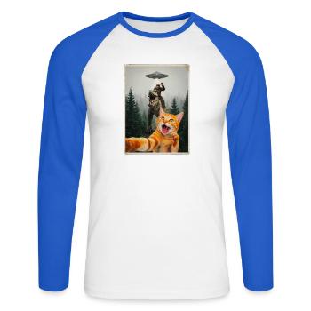 Rote Katze Selfie mit Waldmensch, Dino und UFO - Unisex Baseballshirt langarm - Weiß/Royalblau - Vorne - Nik (191cm)